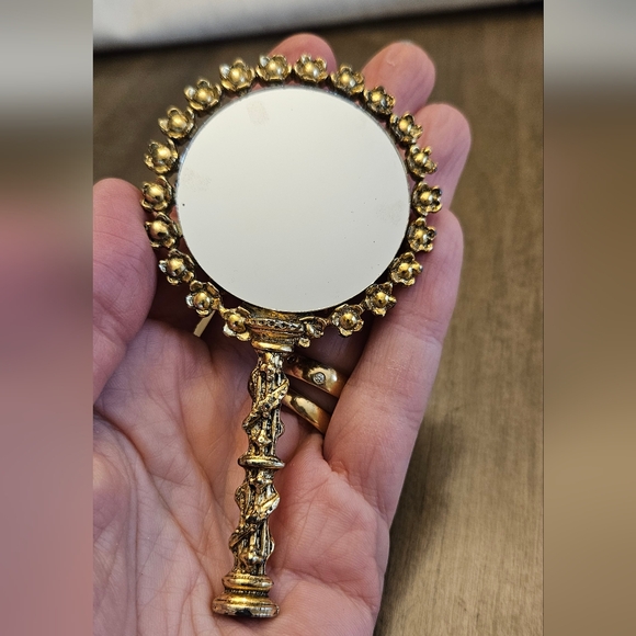 Vintage ornate vanity/purse mirror - Picture 5 of 7